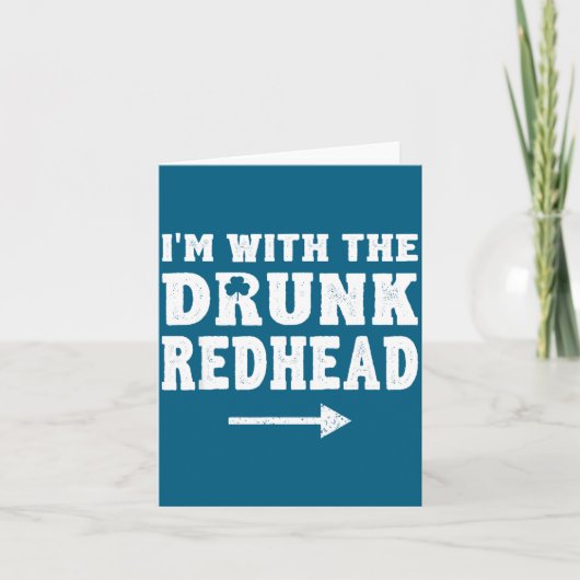 I'm With The Drunk Redhead Funny St Patricks Day  カード (正面)