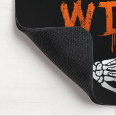 I'm With Witch Skeleton Hand Funny Halloween Husba マウスパッド (コーナー)