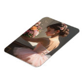 Iman con bailarina sujetando ramo de flores マグネット (左側)