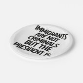 Immigrants Are Not Criminials But the President Is ペーパープレート (アングル)