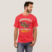 Immigrants make america great - Feminist Gift Tシャツ (正面フル)