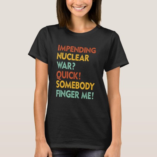 Impending Nuclear War Quick Somebody Finger Me App Tシャツ (正面)