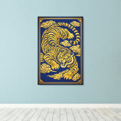 Imperial Tiger – Gold & Blue Canvas Print キャンバスプリント (インサイチュ (ウッドフロア))