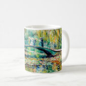 Impressionist Garden Art Mug Bridge Over Pond コーヒーマグカップ (正面右)