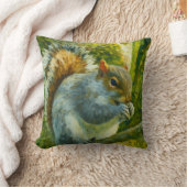 Impressionistic Squirrel in Forest Foliage クッション (ブランケット)