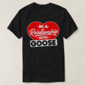 In a Relationship with Gooses Funny Goose Lover Tシャツ (デザイン正面)