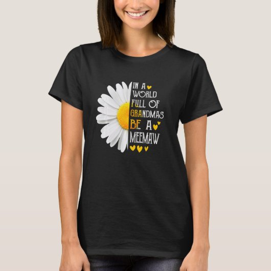 In A World Full Of Grandmas Be A Meemaw Daisy Moth Tシャツ (正面)