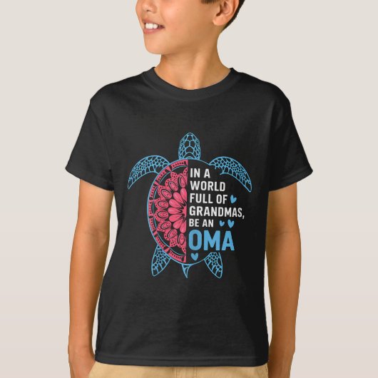 In A World Full Of Grandmas Be An Oma Turtle  Tシャツ (正面)