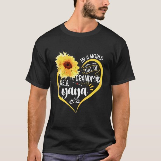In A World Full Of Granmas Be A yaya Sunshine   Tシャツ (正面)