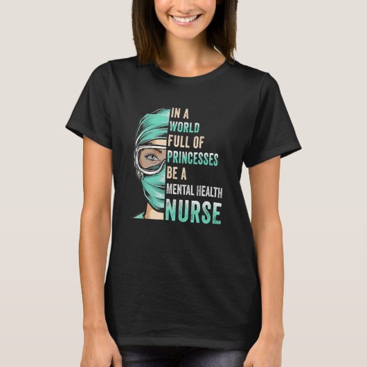 In A World Full of Princesses Be A Nurse Funny Men Tシャツ (正面)