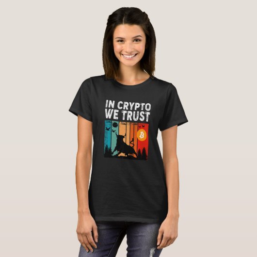 In Crypto We Trust  Bitcoin Trading & Mining Asset Tシャツ (正面フル)