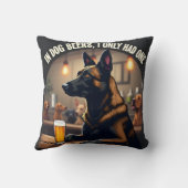 In Dog Beers Throw Pillow クッション (裏面)