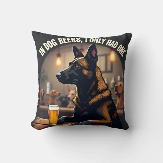 In Dog Beers Throw Pillow クッション (正面)