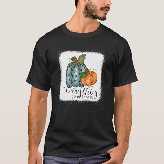 In Everything Give Thank Pumpkins Autumn Fall Than Tシャツ (正面)