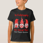 In February We Wear Red Three Gnomes Heart Disease Tシャツ (正面)