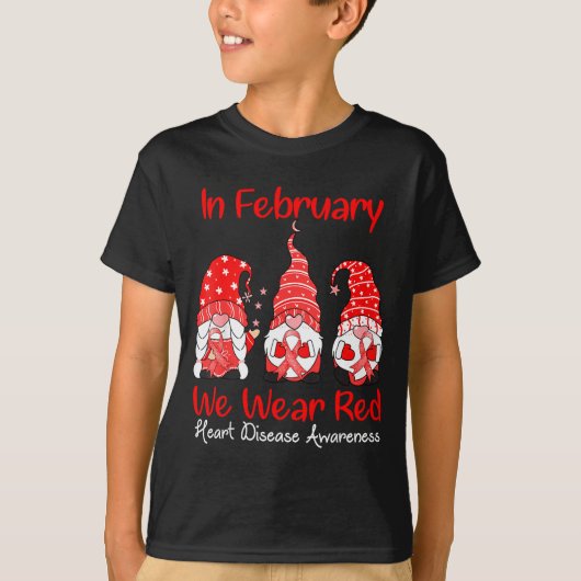 In February We Wear Red Three Gnomes Heart Disease Tシャツ (正面)