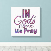 In God's Name We Pray Wall Art キャンバスプリント (インサイチュ (ウッドフロア))