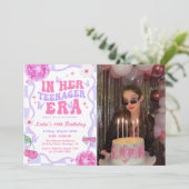 In Her10代の若者時代バージョン誕生日写真 招待状 (スタンド正面)