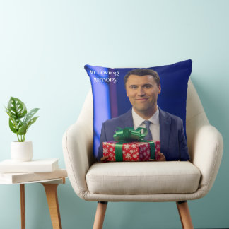 In Loving Memory: Charlie Kirk Christmas Pillow クッション