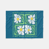 In May We Wear Green Mental Health Awareness  フリースブランケット (正面(横))