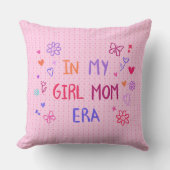  in my girl mom era CRAYON baby pink クッション (正面)