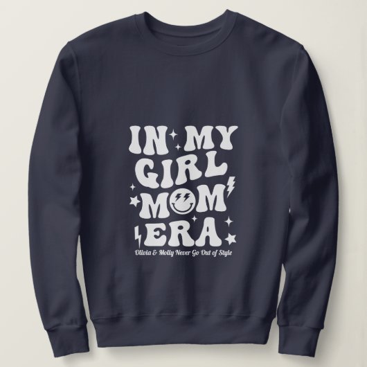 In My Girl Mom Era Sweatshirt Navy Mama Gift スウェットシャツ (デザイン正面)