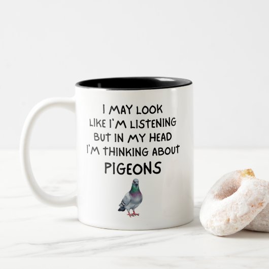 In My Head I'm Thinking About Pigeons Funny Pigeon マグカップ (ドーナツ)