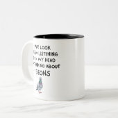 In My Head I'm Thinking About Pigeons Funny Pigeon マグカップ (正面左)