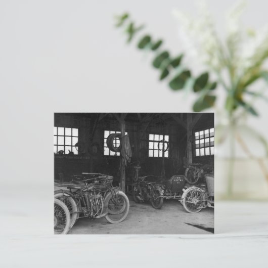 In the Garageヴィンテージ第二次世界大戦 ポストカード (スタンド正面)