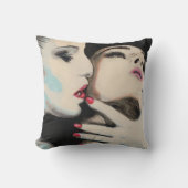 'In the Shadows'絵を描の上に クッション (正面)