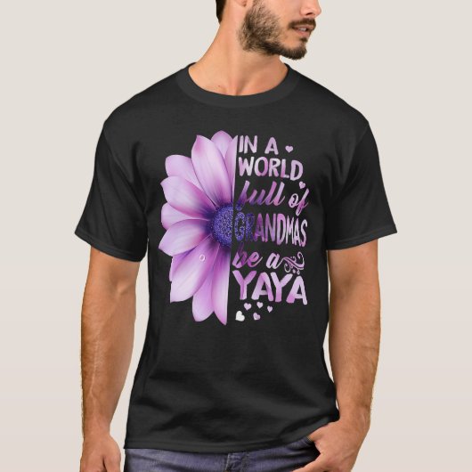 In the world full of Grandmas Be a Yaya Lilac Tシャツ (正面)