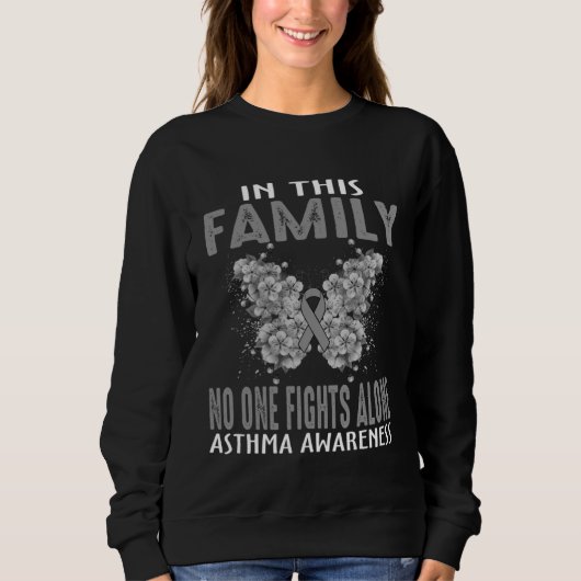 In This Family No One Fight Alone Asthma Awareness スウェットシャツ (正面)