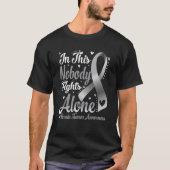 In This Family Nobody Fight Alone Brain Tumor Awar Tシャツ (正面)
