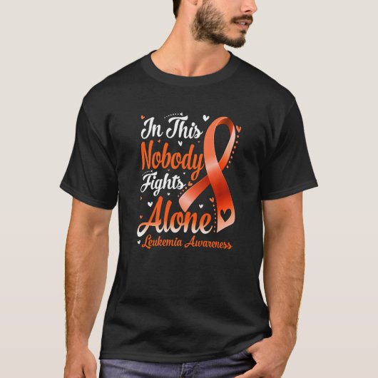 In This Family Nobody Fight Alone Leukemia Awarene Tシャツ (正面)