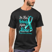 In This Family Nobody Fight Alone Scleroderma Awar Tシャツ (正面)
