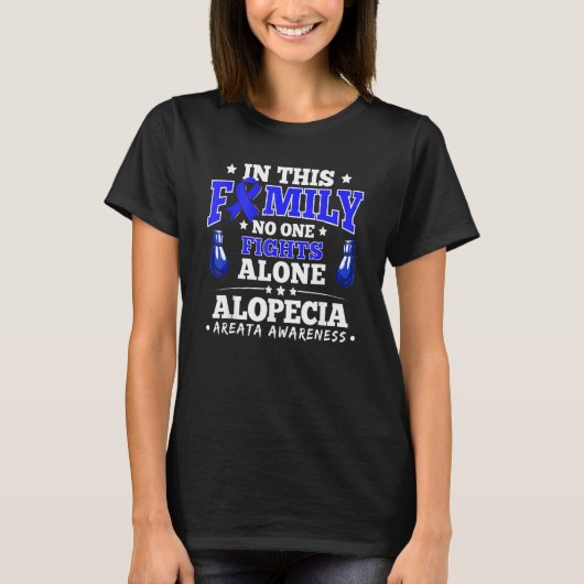 In This Family Nobody Fights Alone Alopecia Areata Tシャツ (正面)