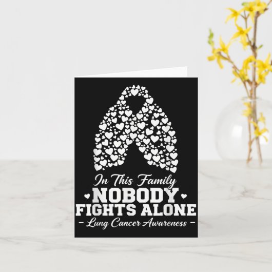 In This Family Nobody Fights Alone Lung Cancer Shi カード (黄色い花)