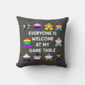 Inclusive Board Game LGBTQ Pride Flag Meeples  クッション (正面)