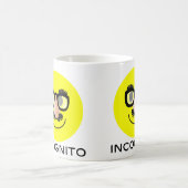 「incognito顔のマグ コーヒーマグカップ (中央)