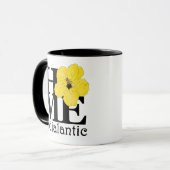Indialanticの家の黄色いハイビスカス11oz マグカップ (正面左)