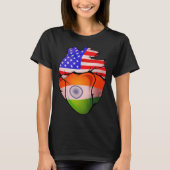 Indian American Split Anatomical Heart With Flags Tシャツ (正面)