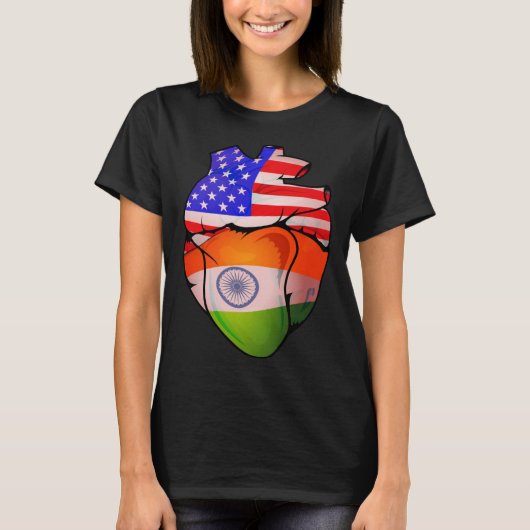 Indian American Split Anatomical Heart With Flags Tシャツ (正面)