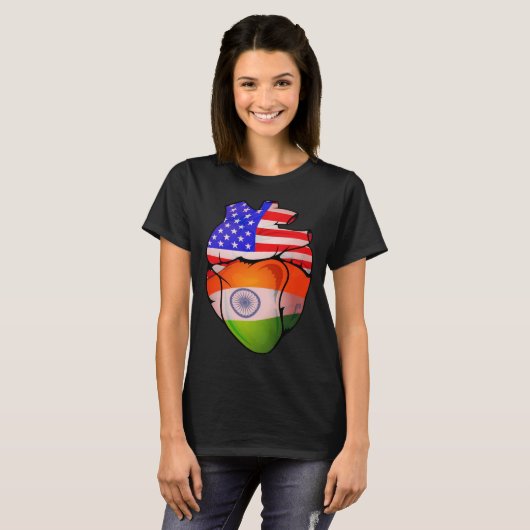 Indian American Split Anatomical Heart With Flags Tシャツ (正面フル)