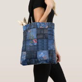 Indigo Floral Patchwork Pattern | Boho Denim トートバッグ (クローズアップ)
