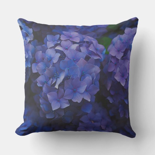 Indigo Hydrangea Dusk Throw Pillow クッション (正面)