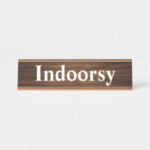 Indoorsy -シンプルな設計の木製の穀物の羽目板 デスクネームプレート