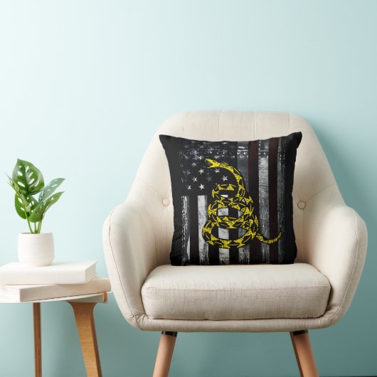Industrial American Flag and Snake Clock クッション (椅子)