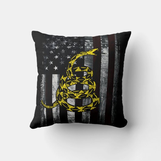 Industrial American Flag and Snake Clock クッション (裏面)