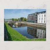 Industrial Echoes: Modern Living on the Wakefield ポストカード (正面)