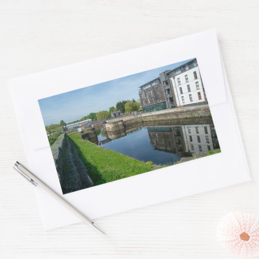 Industrial Echoes: Modern Living on the Wakefield 長方形シール (封筒)